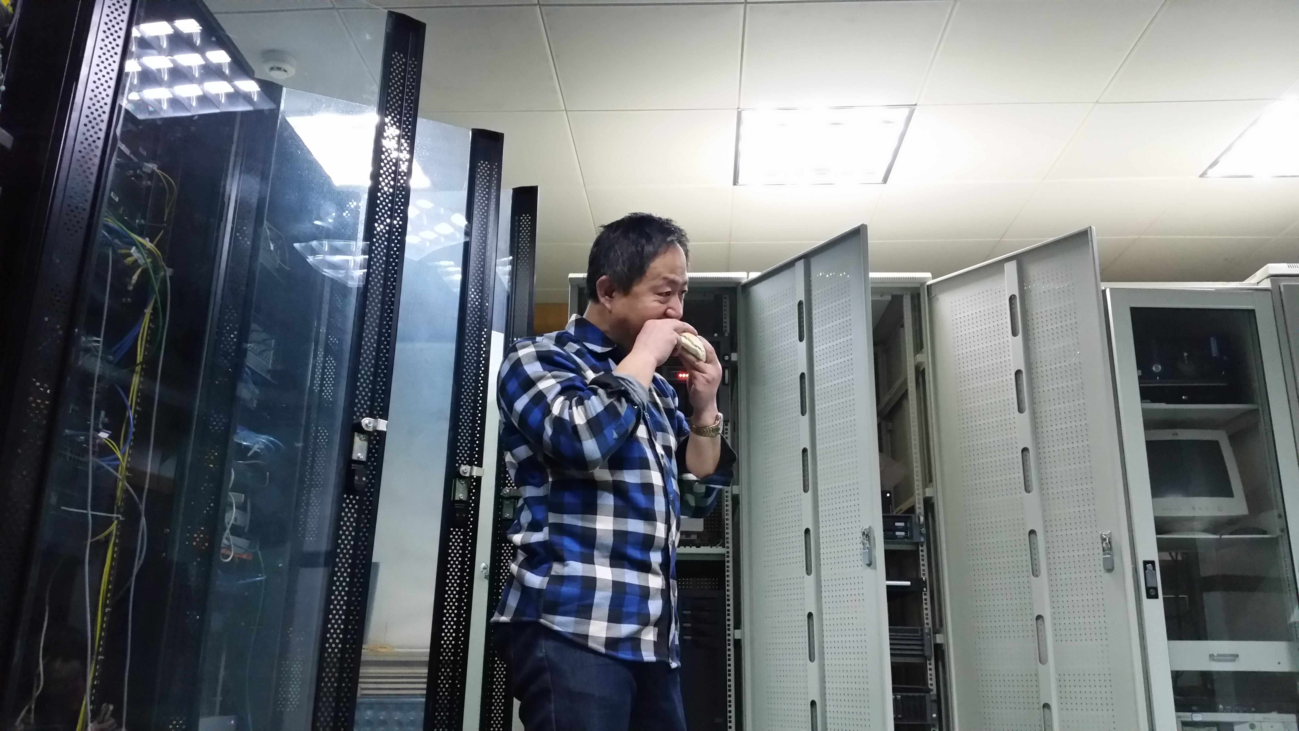 ���̰���